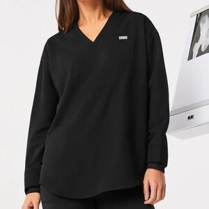Figs Halle V-Neck Tunic Scrub Top in Black